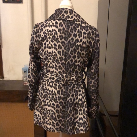 Grey leopard print jacket with big buckle - Picture 5 of 5